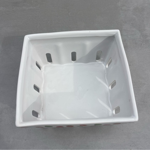 Porcelain Berry Basket - Picture 5 of 7